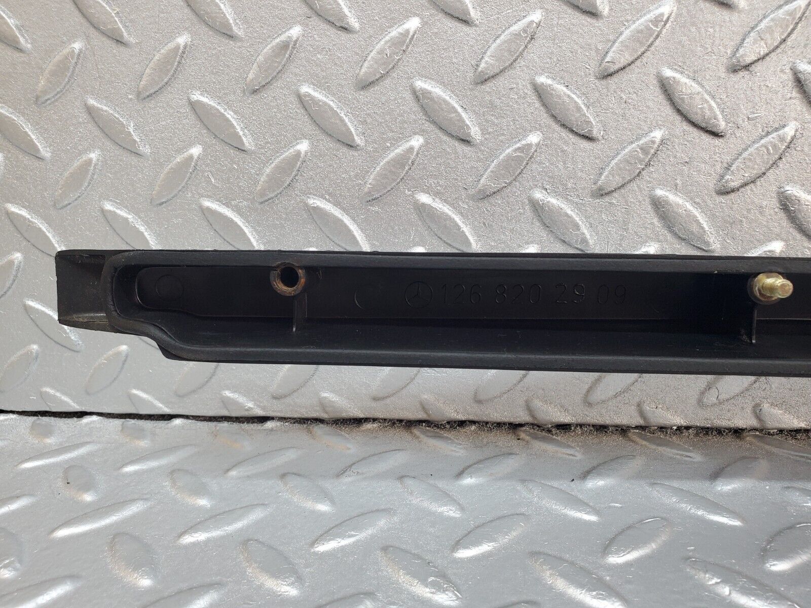 45706 Mercedes-Benz W126 420SE Boot Handle Trim Number Plate Light 1268202909