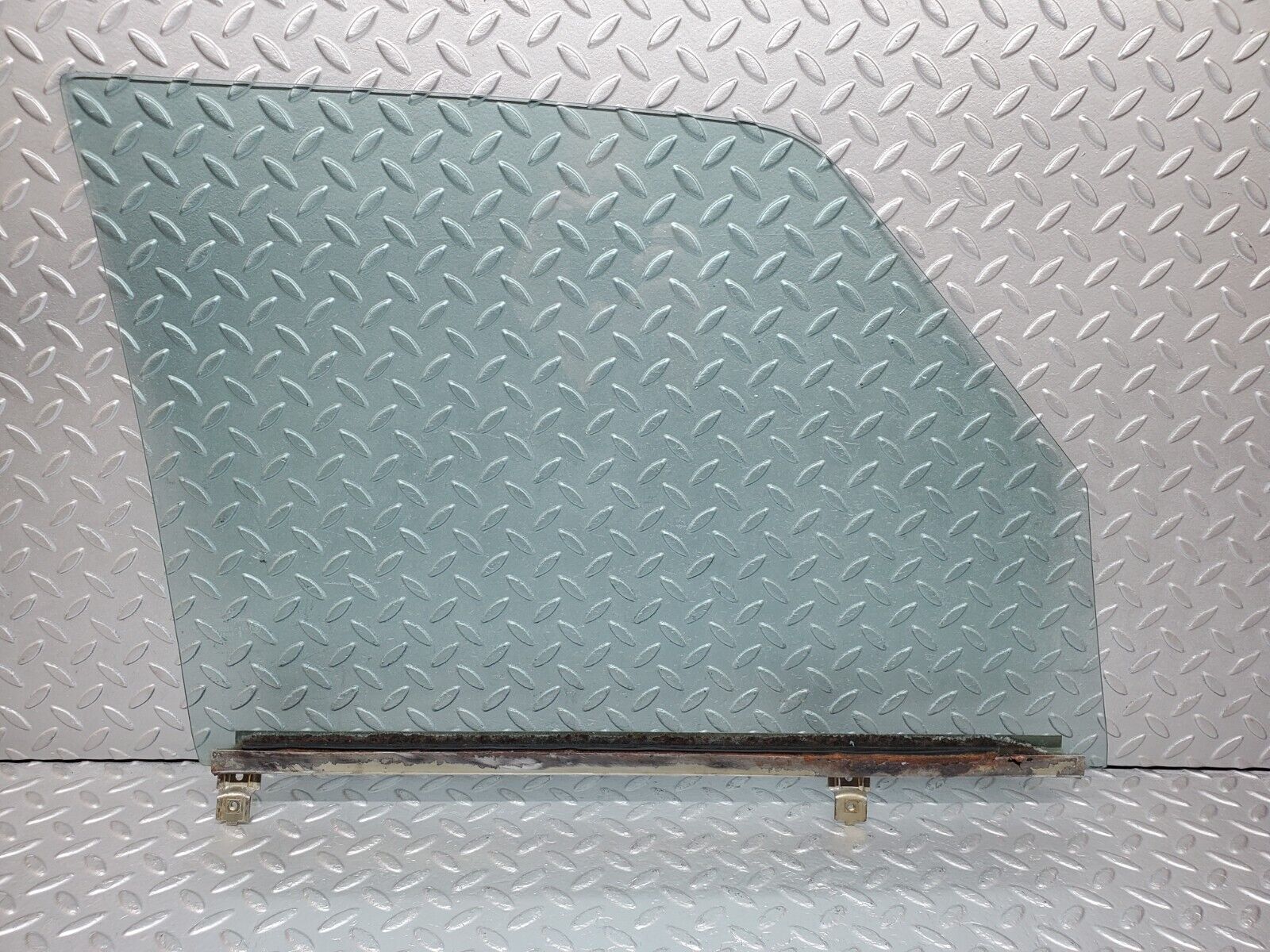 44365 Mercedes-Benz W123 280E Front Left Door Window Glass