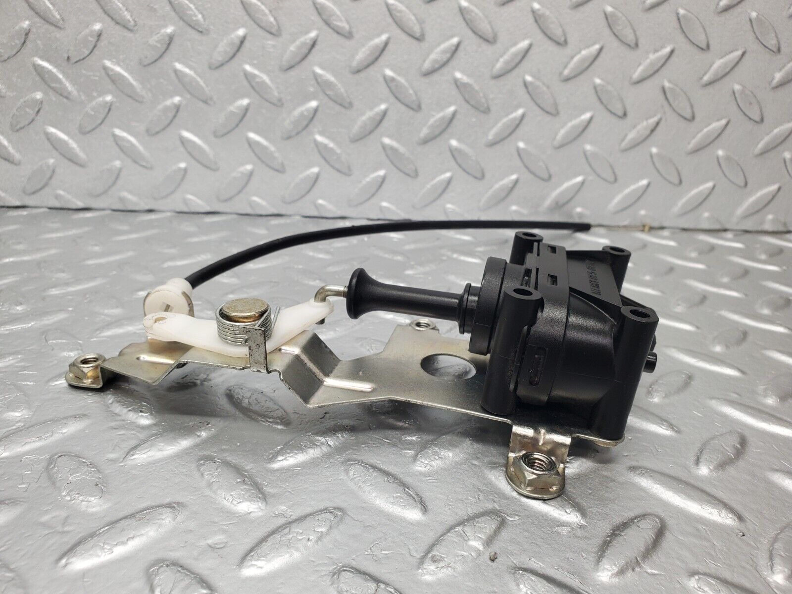 46949 Mercedes-Benz R129 320SL Coupe Trunk Lock Vacuum Actuator