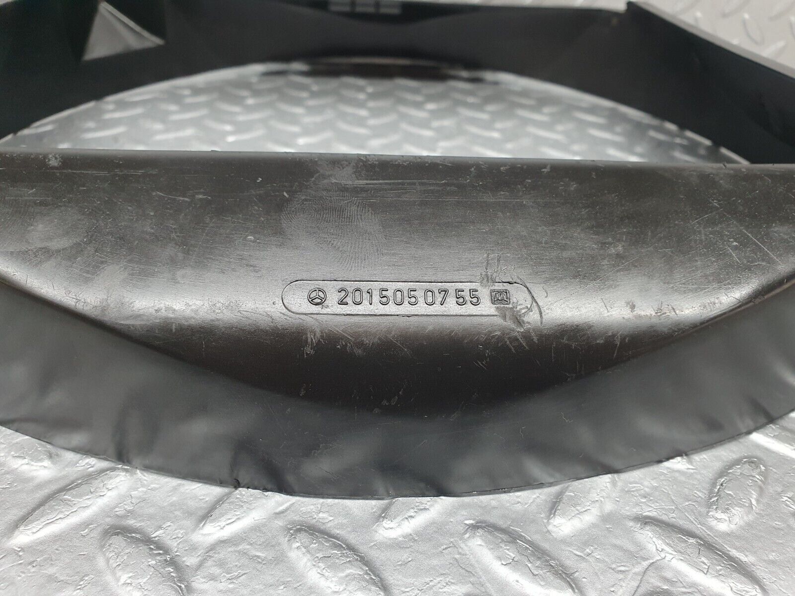 42882 Mercedes-Benz W201 190 2.0L Engine Fan Shroud 2015050755