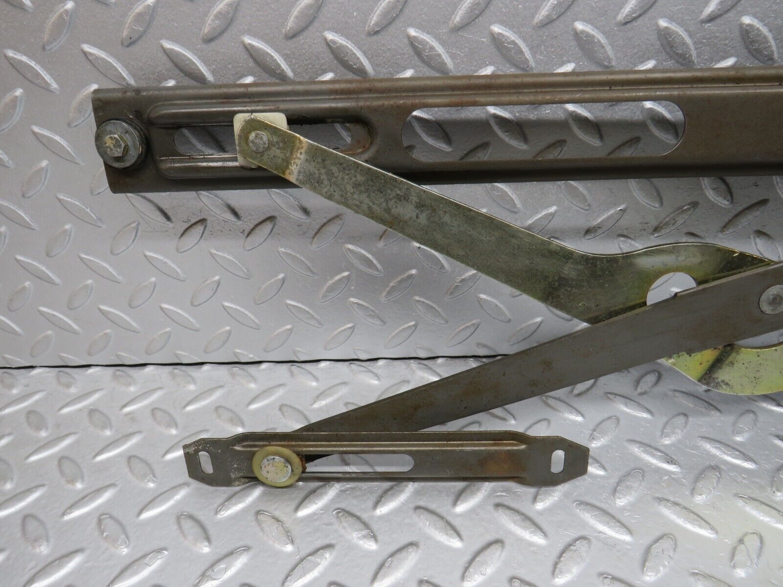 39275 Mercedes-Benz R107 500SL Front Left Power Window Regulator