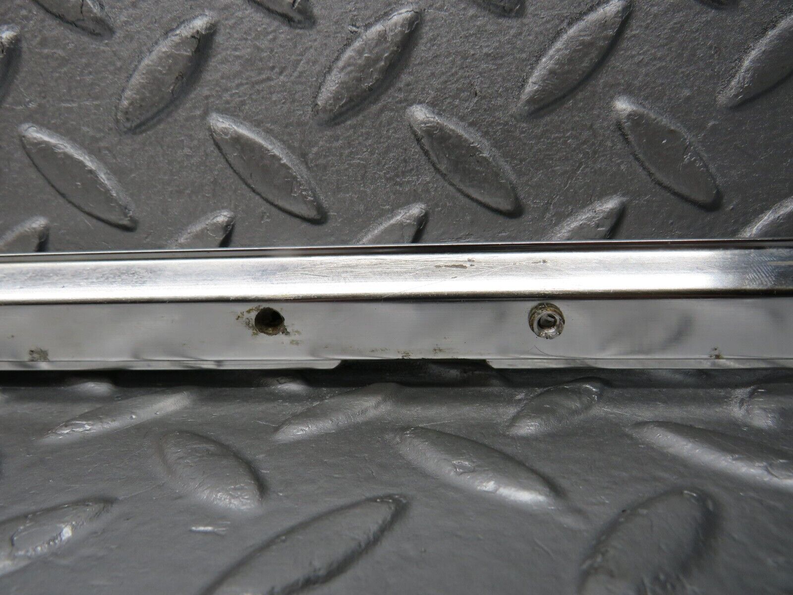 39854 Mercedes-Benz R107 350SL Hardtop Roof Chrome Left Side