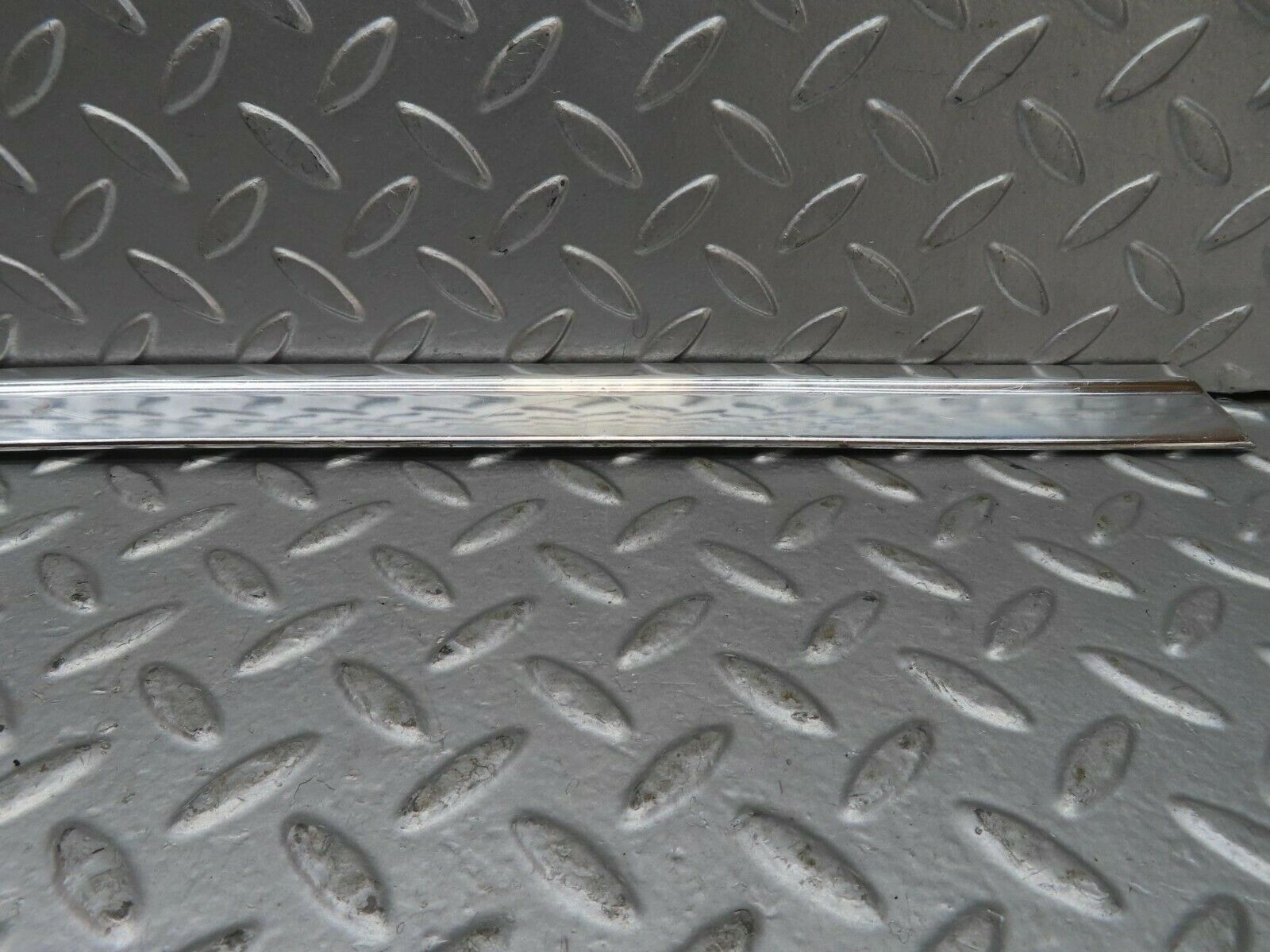 15716 Mercedes-Benz R107 450SL Right Door Chrome Trim