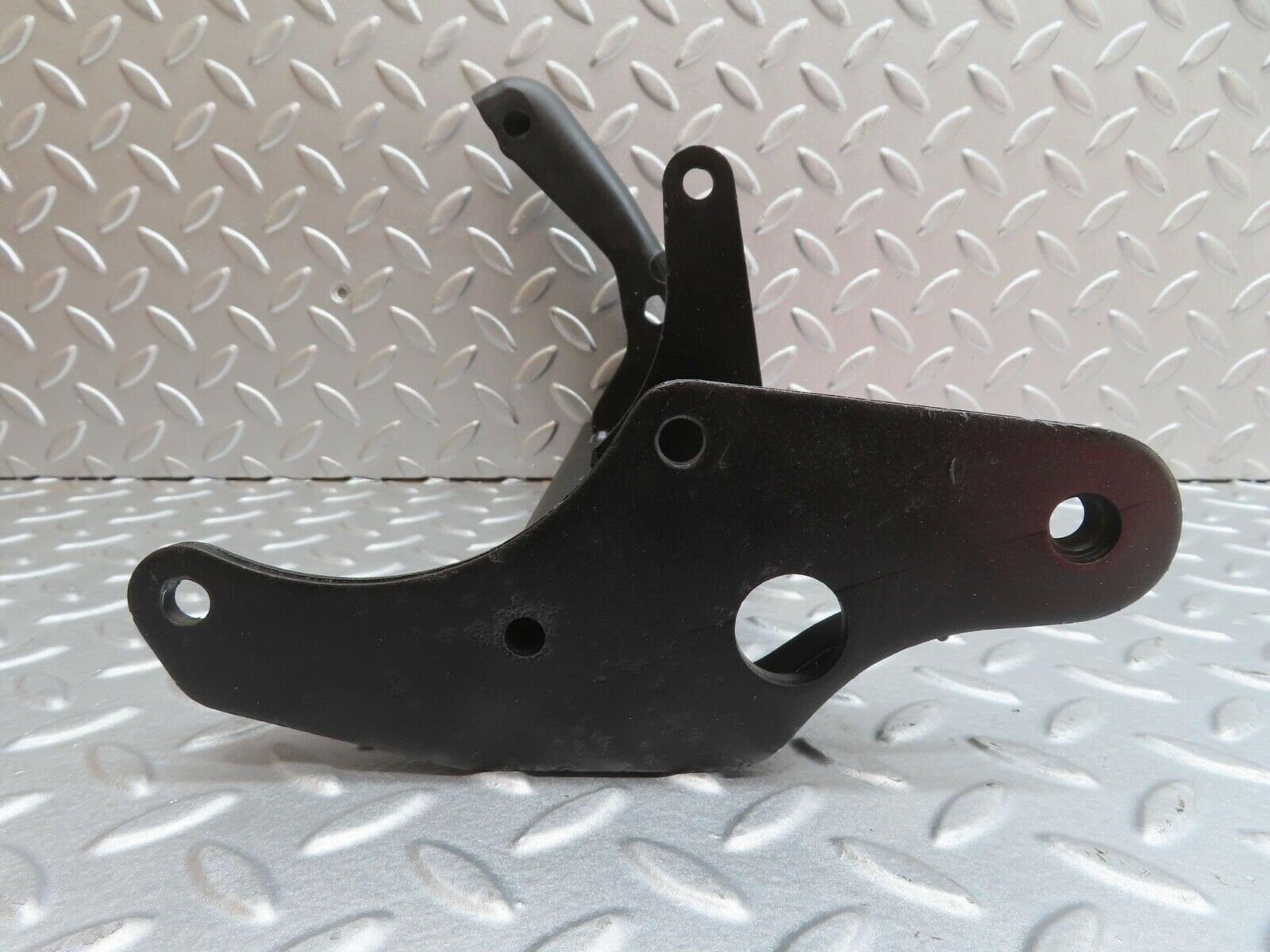 13717 Mercedes-Benz R107 450SL Air Condition Compressor Mount Bracket