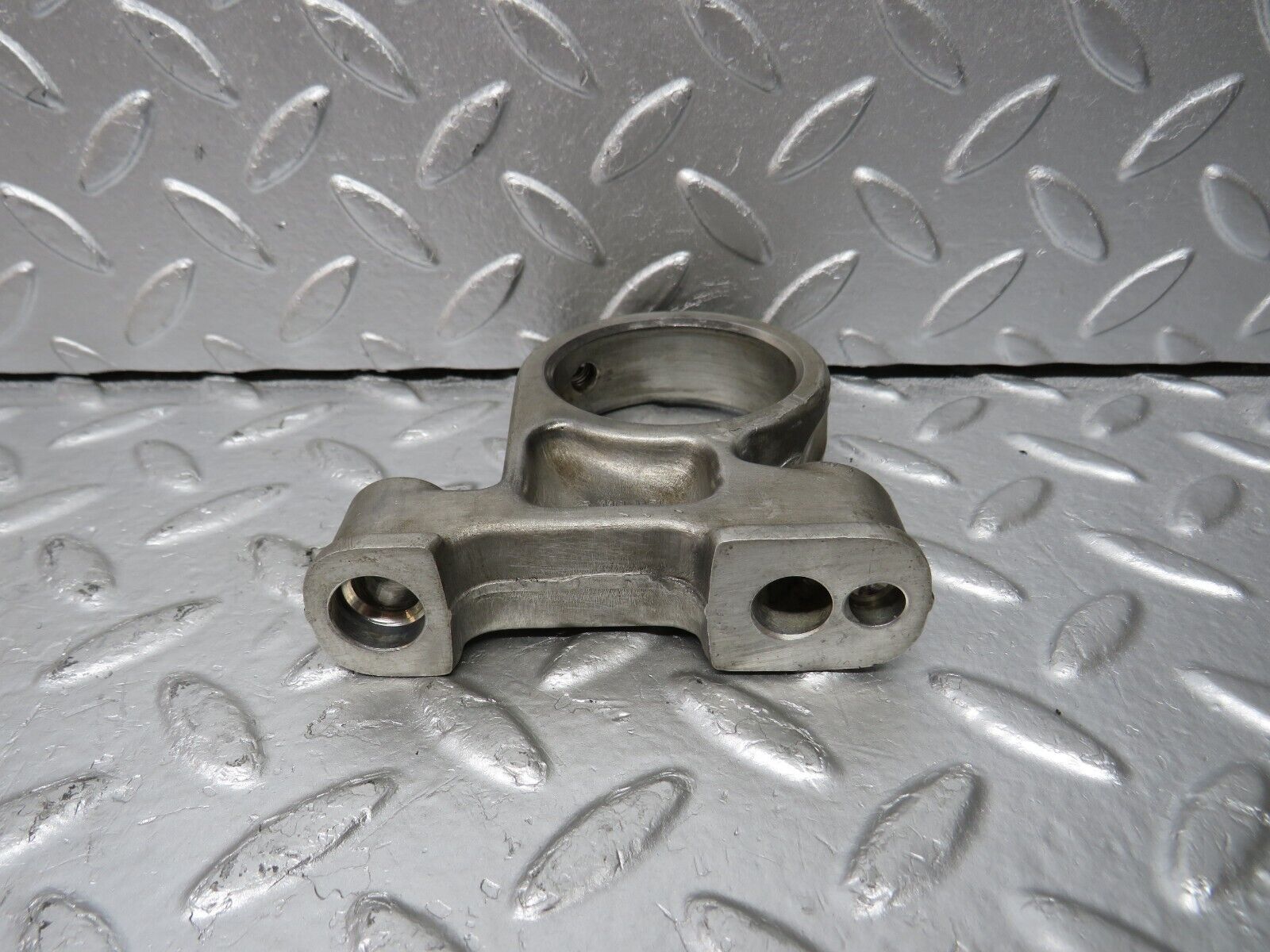 33090 Mercedes-Benz C107 R107 350 V8 Camshaft Tower Bearing 1160512112