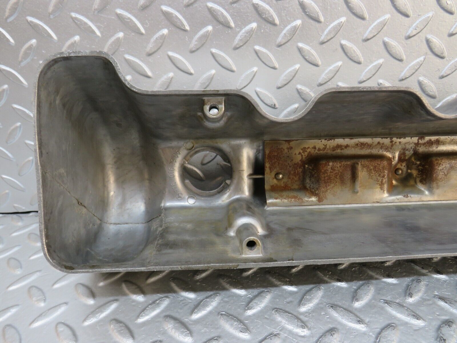 32843 Mercedes-Benz C107 R107 350 V8 Cylinder Head Valve Cover Right Side 1160161905