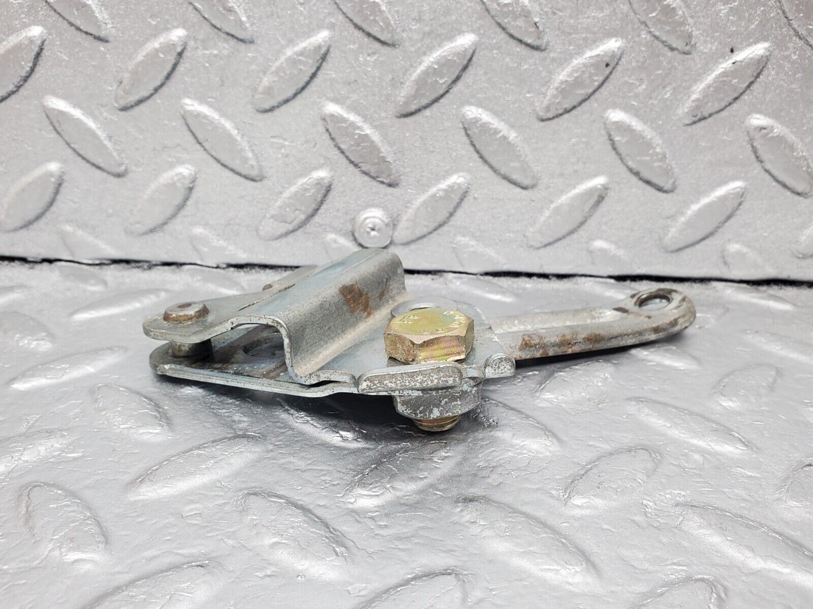 45881 Mercedes-Benz W126 420SE Front Right Seat Belt Bracket