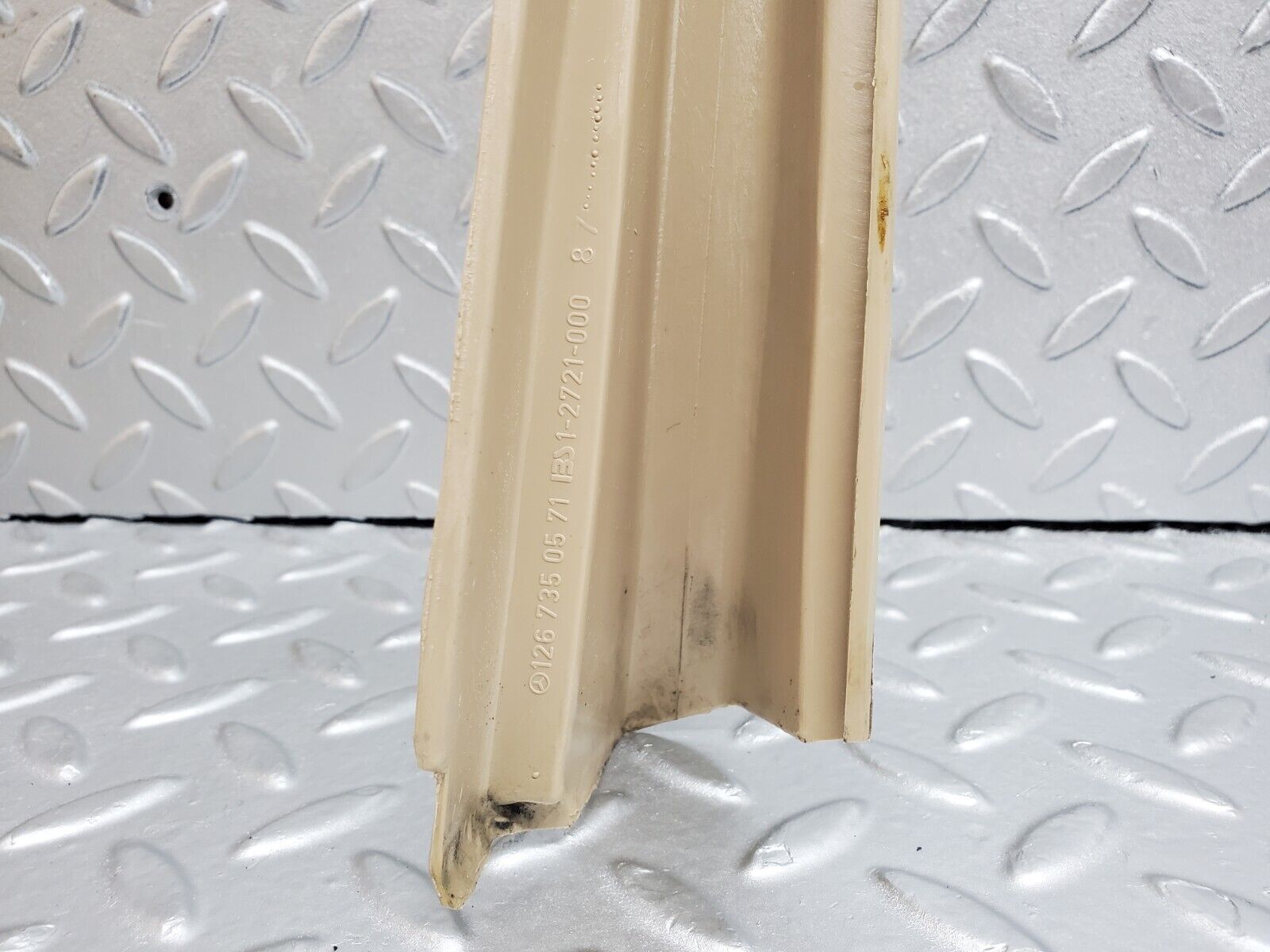 45862 Mercedes-Benz W126 420SE Rear Left Door Window Frame Cover 1267350571