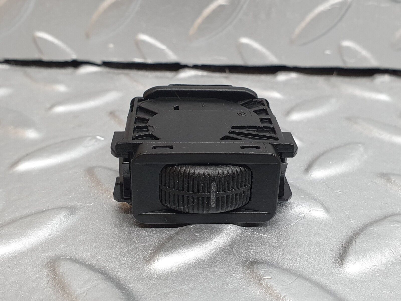 42051 Mercedes-Benz W202 C200 Headlight Level Switch