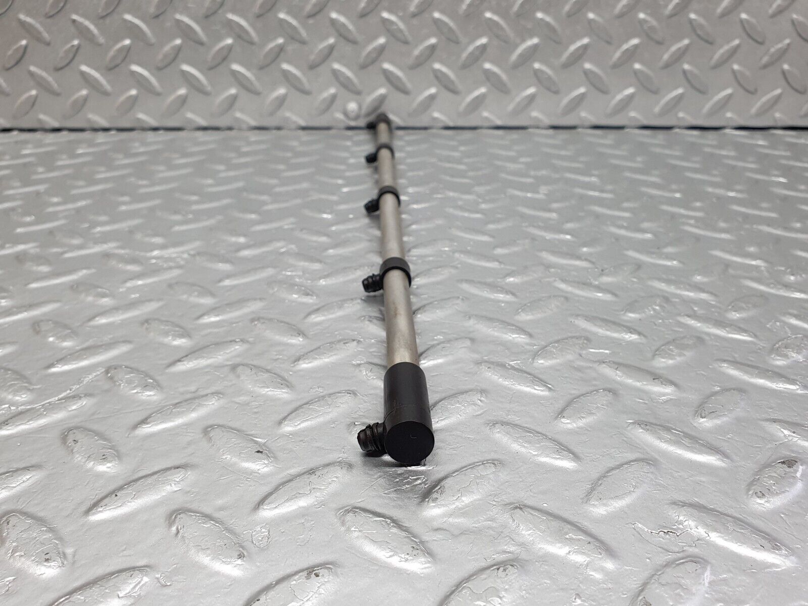 43703 Mercedes-Benz C126 380SEC Coupe Camshaft Oil Tube