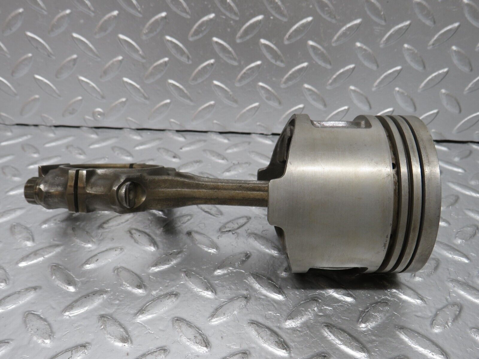 32771 Mercedes-Benz C107 R107 350 V8 Piston With Connecting Rod 92mm 11607