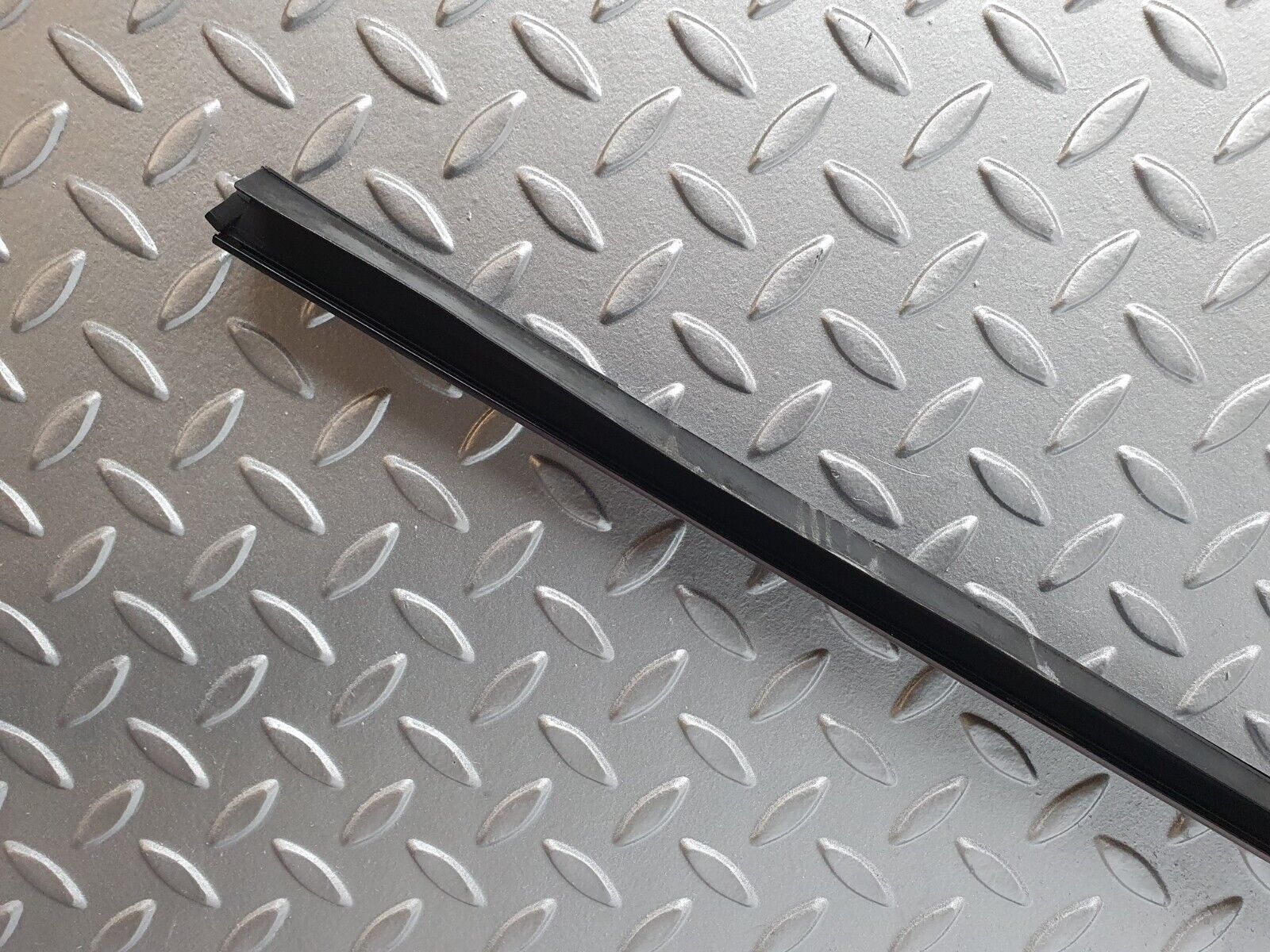 42111 Mercedes-Benz W202 C200 Roof Trim Left Side