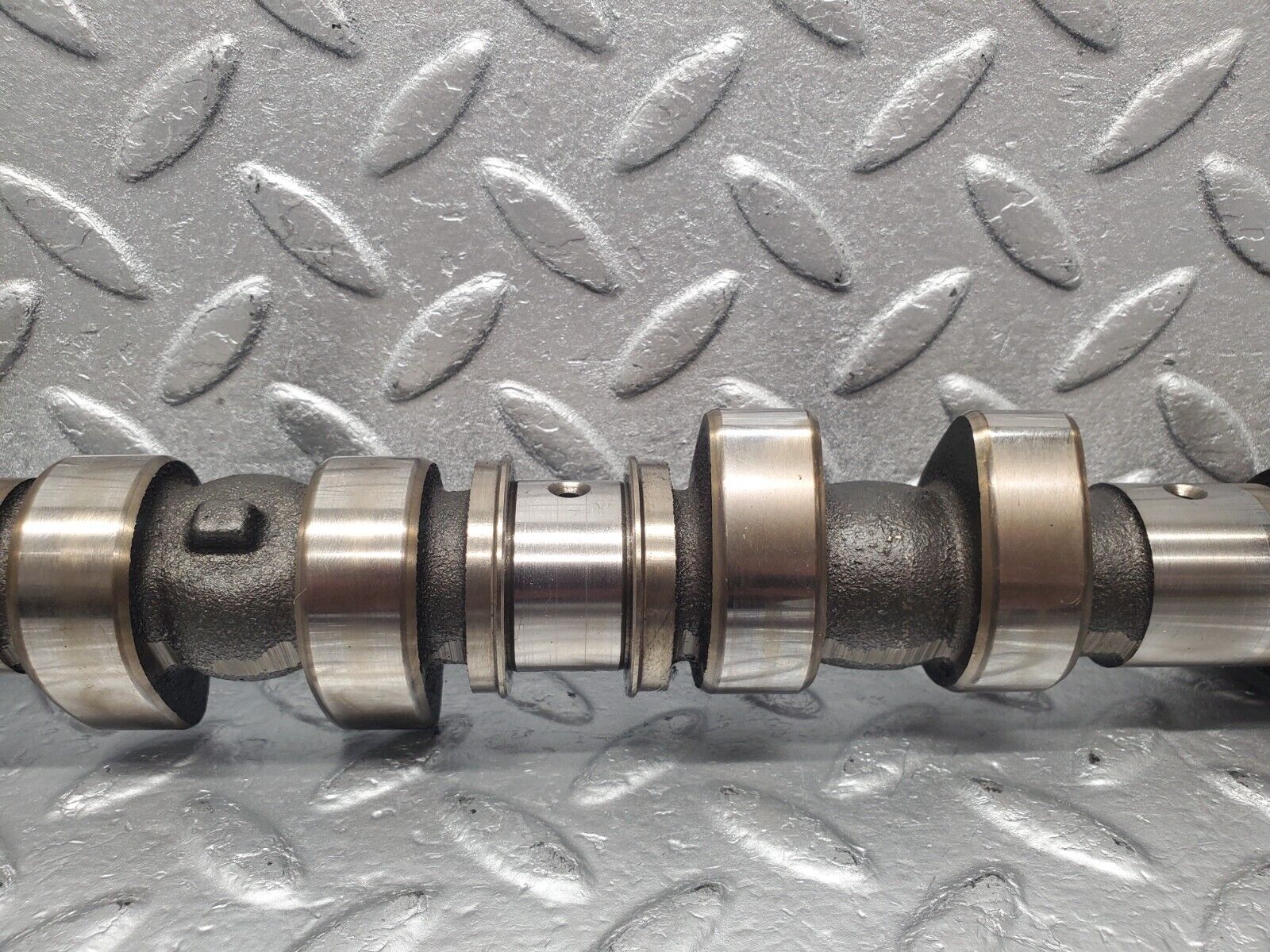 46222 Mercedes-Benz W124 280E Camshaft R1046301