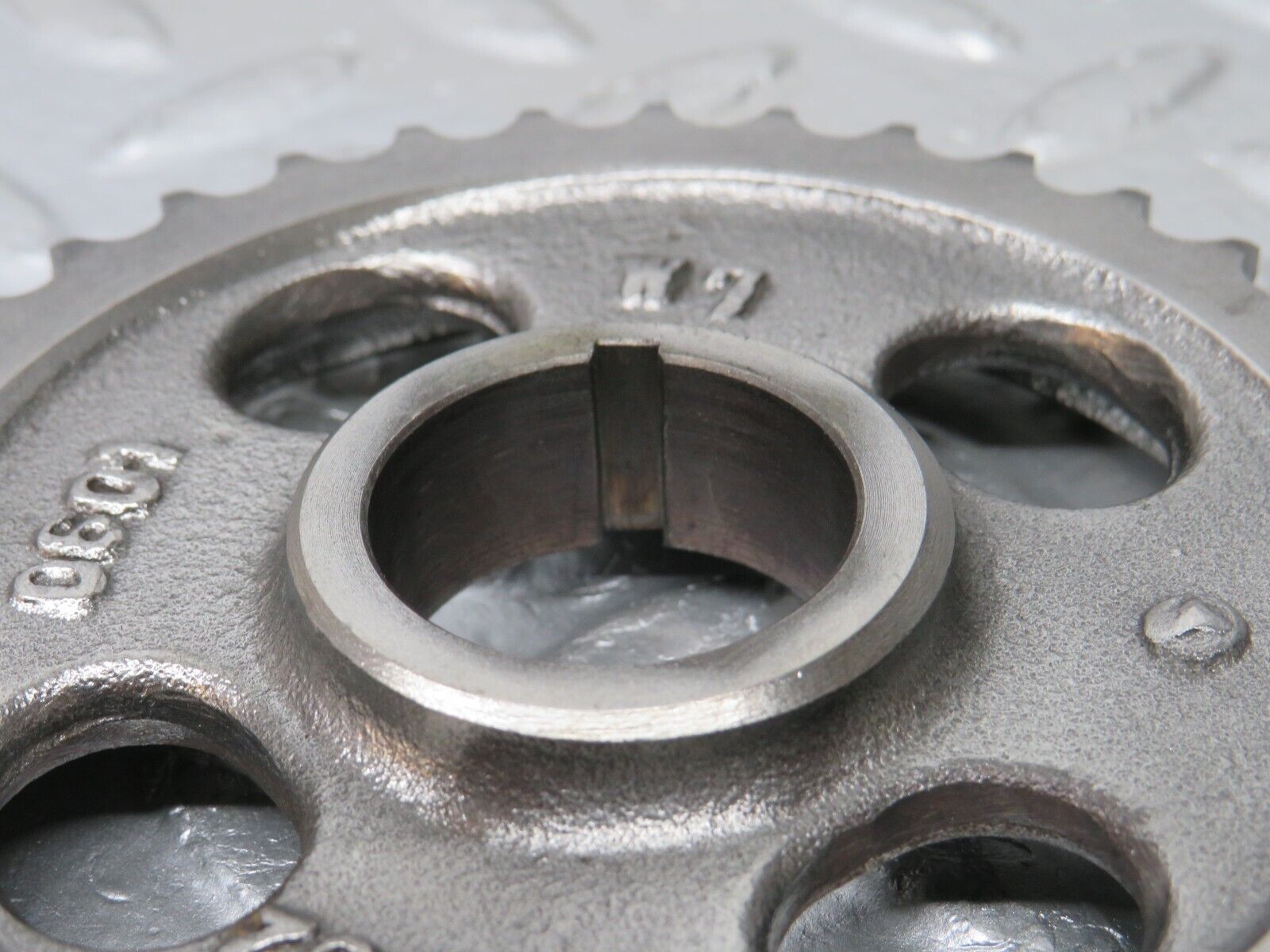 32969 Mercedes-Benz C107 R107 350 V8 Camshaft Timing Gear 1160520601