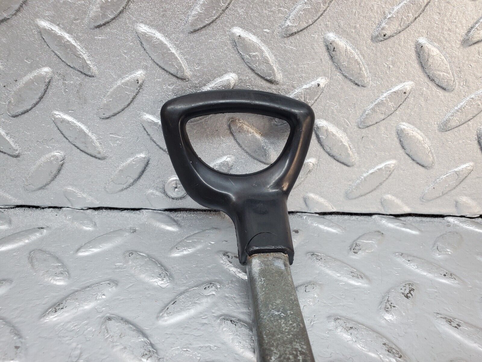 44415 Mercedes-Benz W123 280E Front Left Seat Sliding Adjust Handle