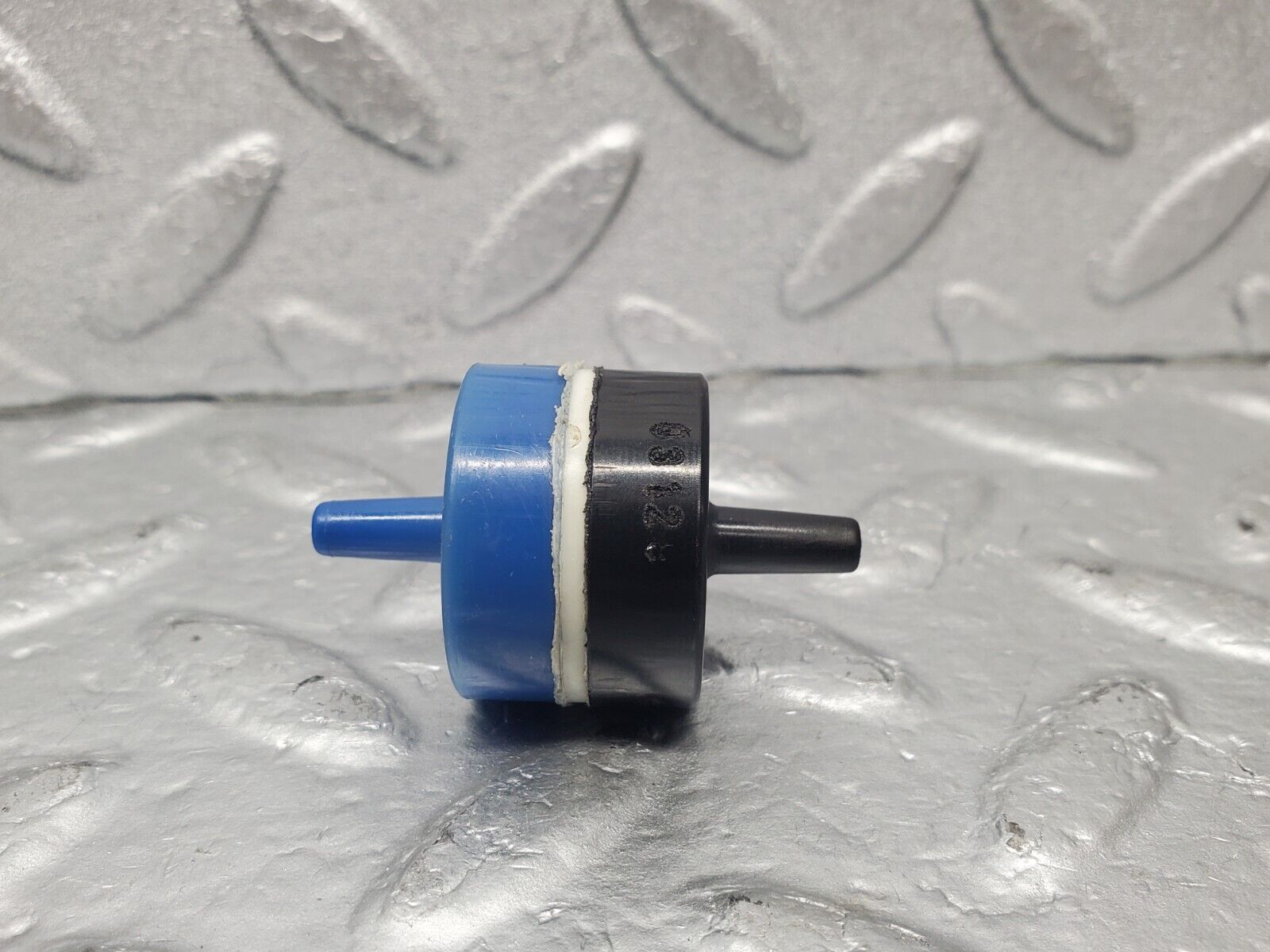 46218 Mercedes-Benz W124 280E Vacuum Check Valve 0011401760