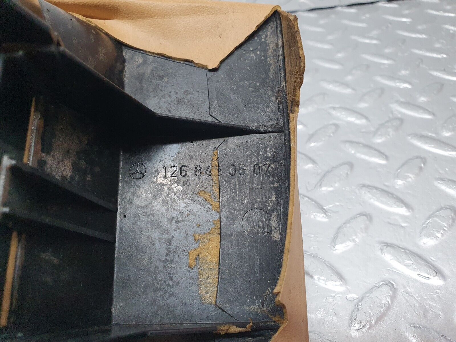 43784 Mercedes-Benz C126 380SEC Coupe Rear Centre Console 1268430707 1268430607