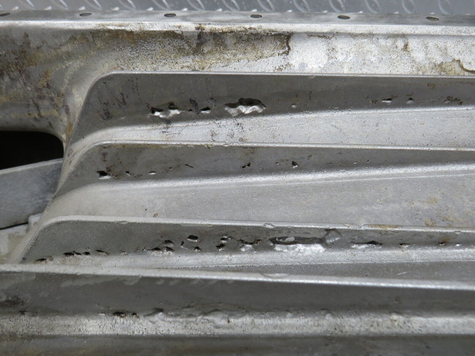 33044 Mercedes-Benz C107 R107 350 V8 Oil Pan Oil Sump 1160102913 1160140166