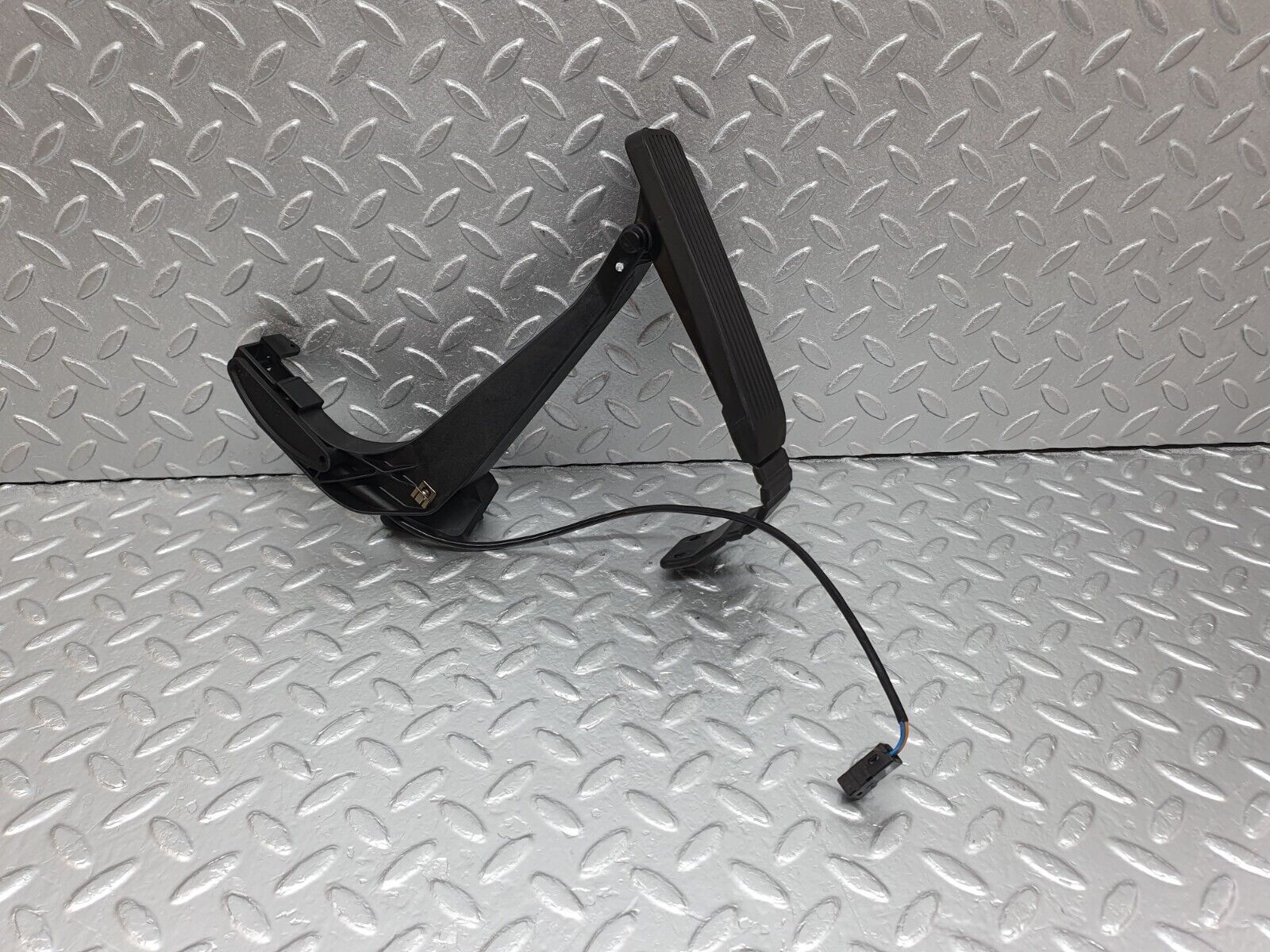 42202 Mercedes-Benz R129 320SL Coupe Accelerator Pedal With Rubber 1293010001 1293010382 1243011320