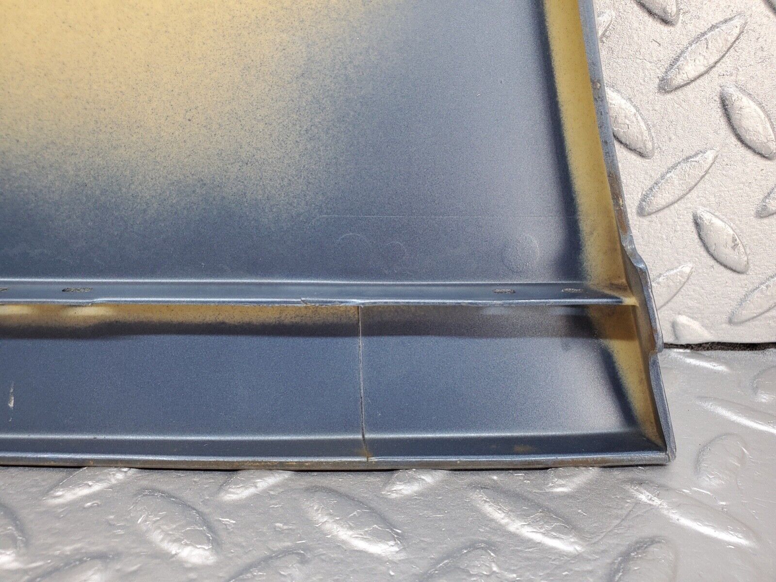 44645 Mercedes-Benz W124 220E Front Right Fender Wing Moulding Trim 1246901440