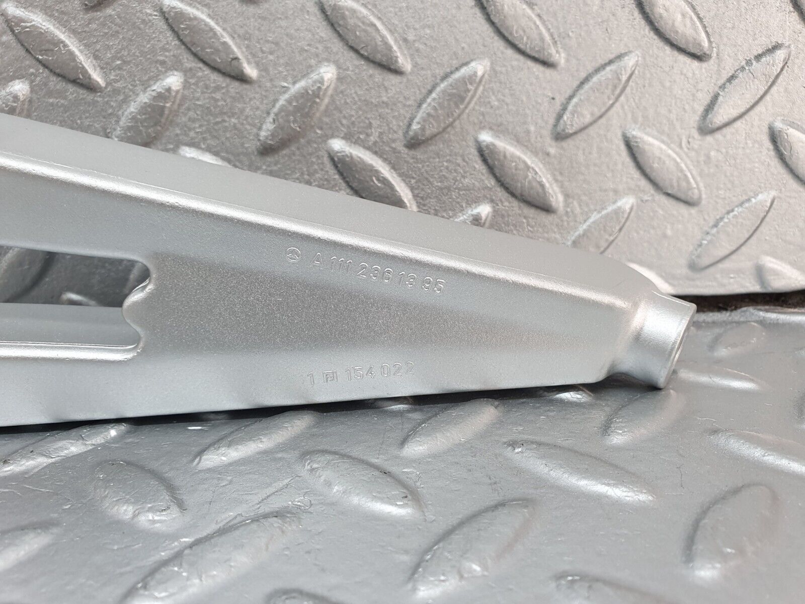 41893 Mercedes-Benz W202 C200 Power Steering Pump Bracket 1112361395