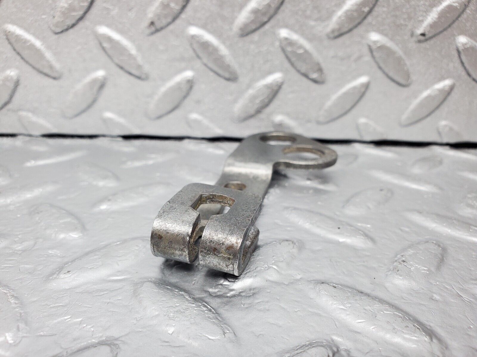 45486 Mercedes-Benz W124 260E Automatic Gearbox Linkage Bracket