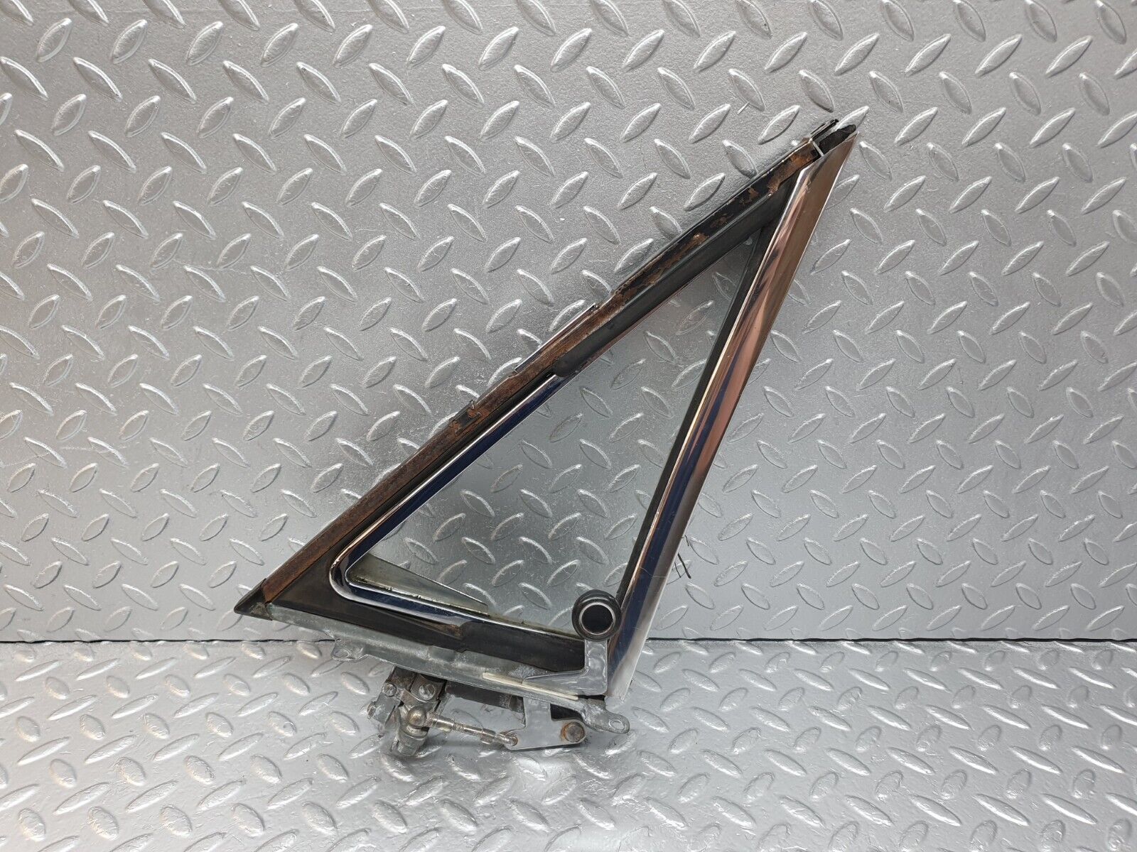 43225 Mercedes-Benz W108 280SE Front Right Quarter Window