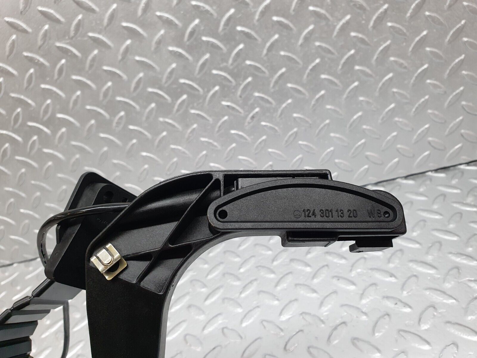 42202 Mercedes-Benz R129 320SL Coupe Accelerator Pedal With Rubber 1293010001 1293010382 1243011320