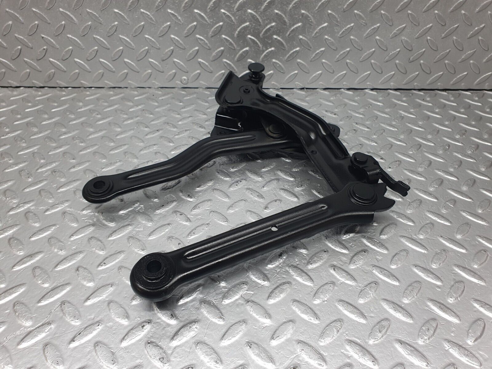 43509 Mercedes-Benz C126 380SEC Coupe Bonnet Hinge Right Side