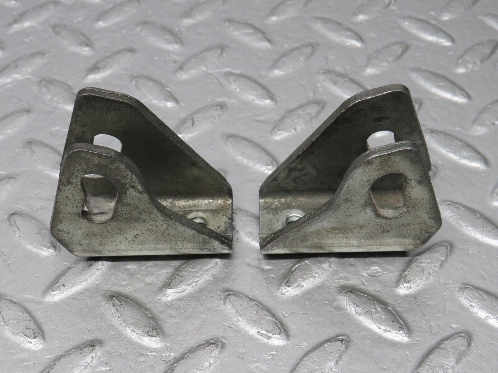 39134 Mercedes-Benz R107 500SL Mounting Bracket