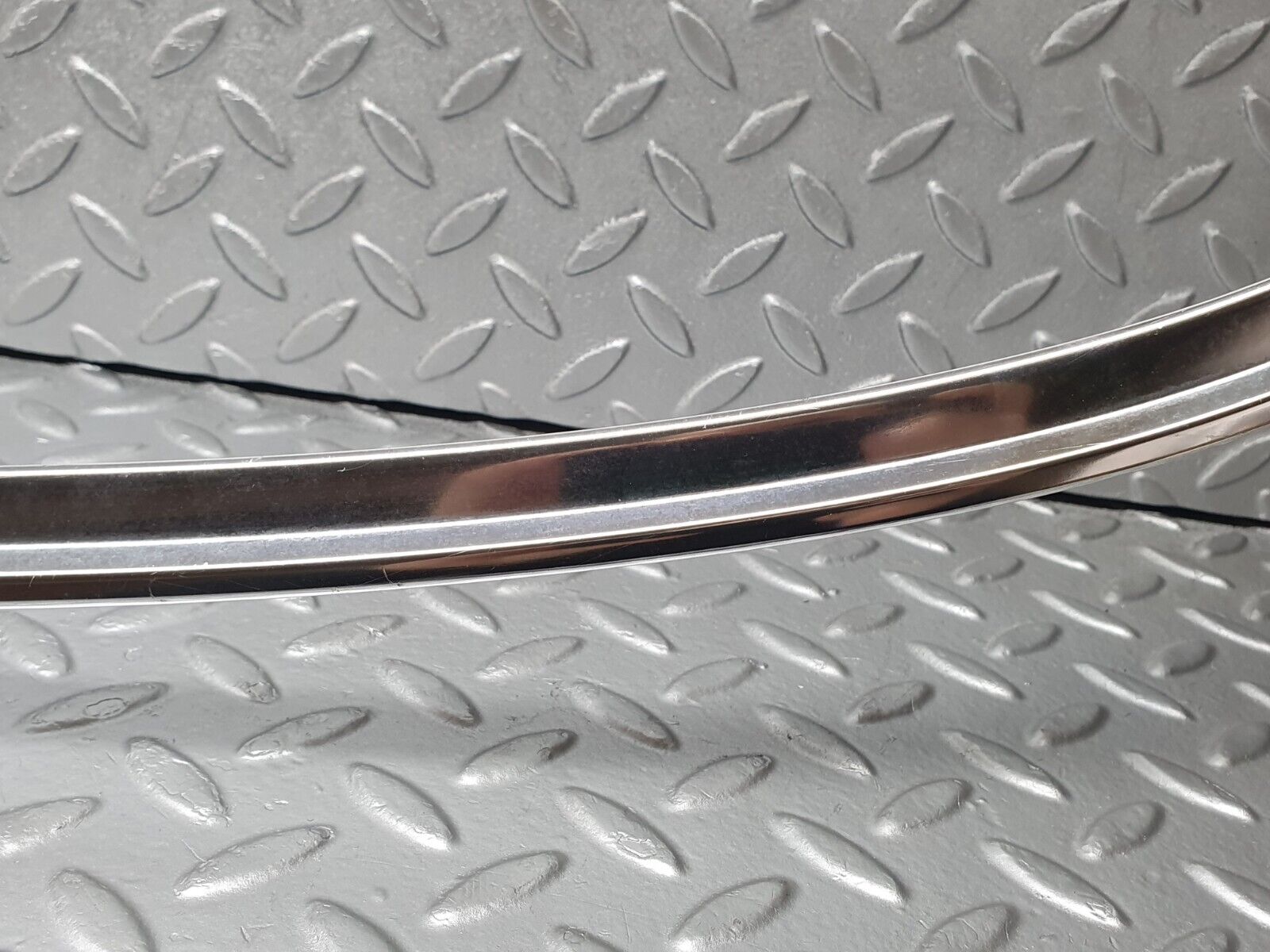 44102 Mercedes-Benz C123 230CE Coupe Rear Windscreen Chrome Frame