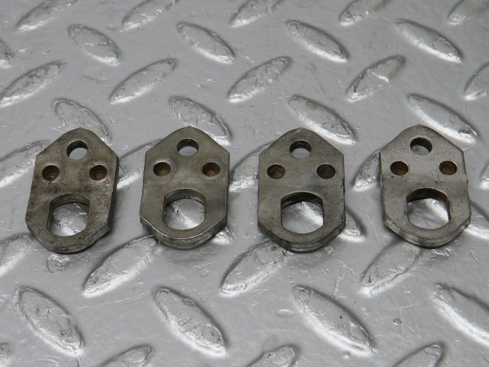 32737 Mercedes-Benz C107 R107 Fuel Injector Bracket Holder 4x