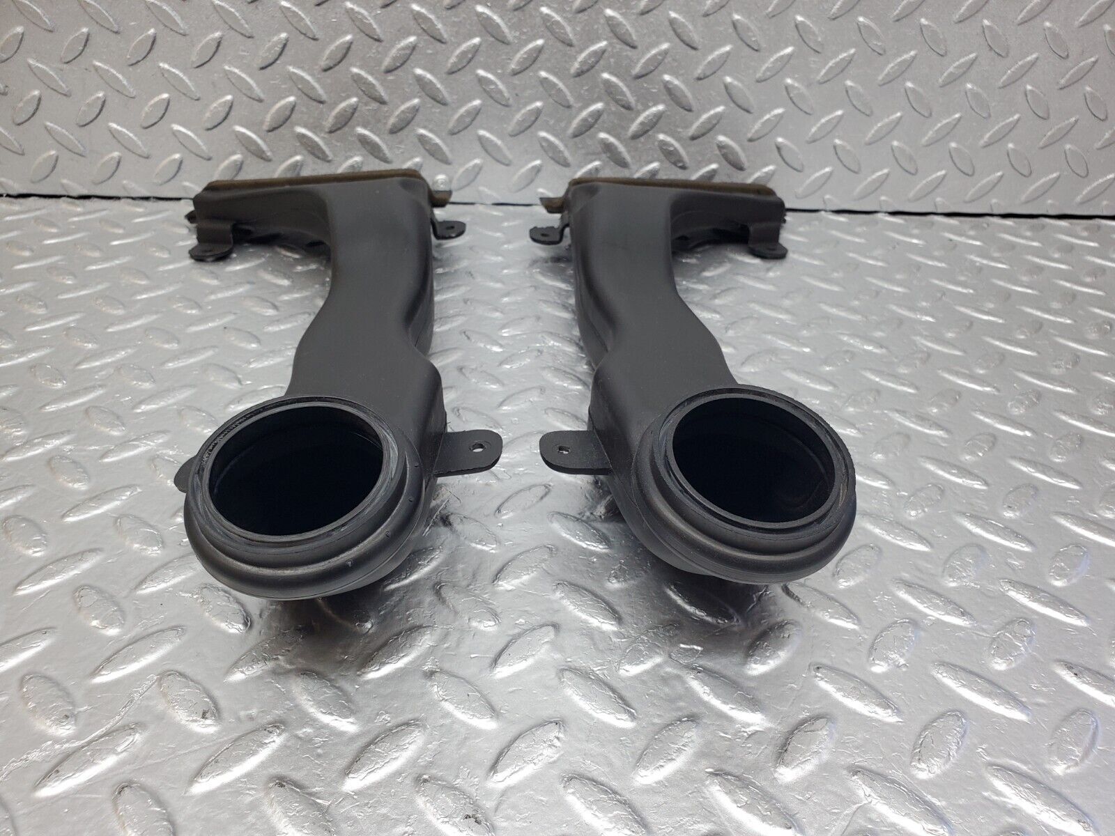 45050 Mercedes-Benz R129 300SL Coupe Front Air Vent Duct 2x 1298300444 1298300344