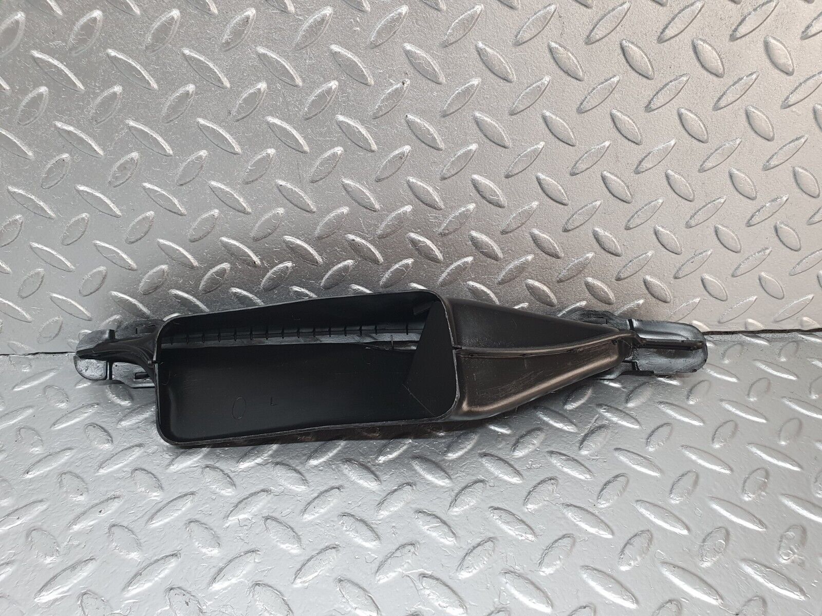 42685 Mercedes-Benz W201 190 2.0L Dashboard Air Vent Pair 2018310560 2018310660