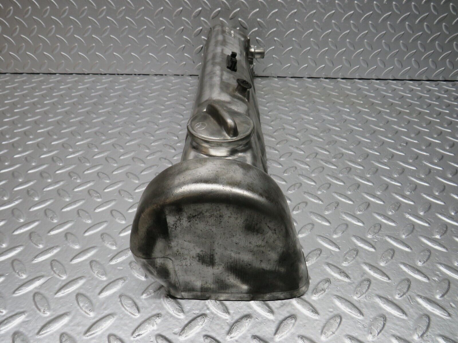 32963 Mercedes-Benz C107 R107 450 Cylinder Head Valve Cover Right 1160163305