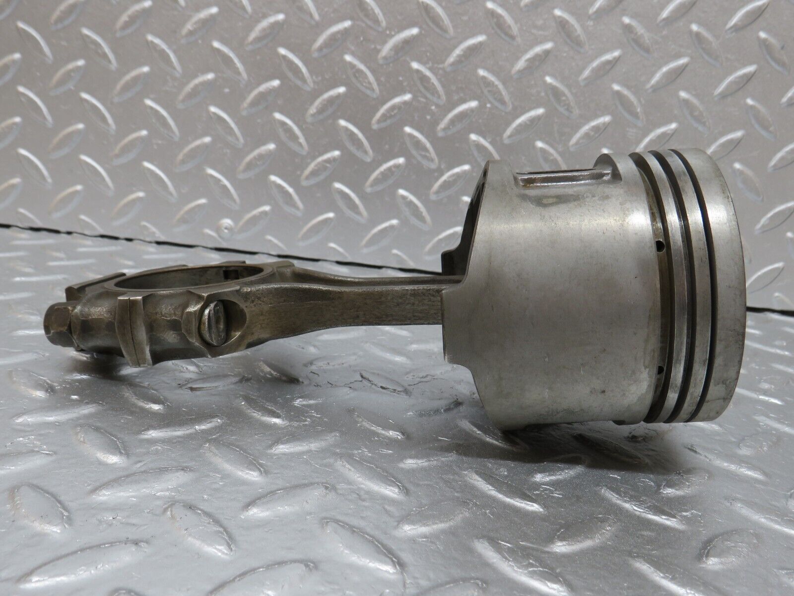 33035 Mercedes-Benz C107 R107 350 V8 Piston With Connecting Rod 92mm 11607