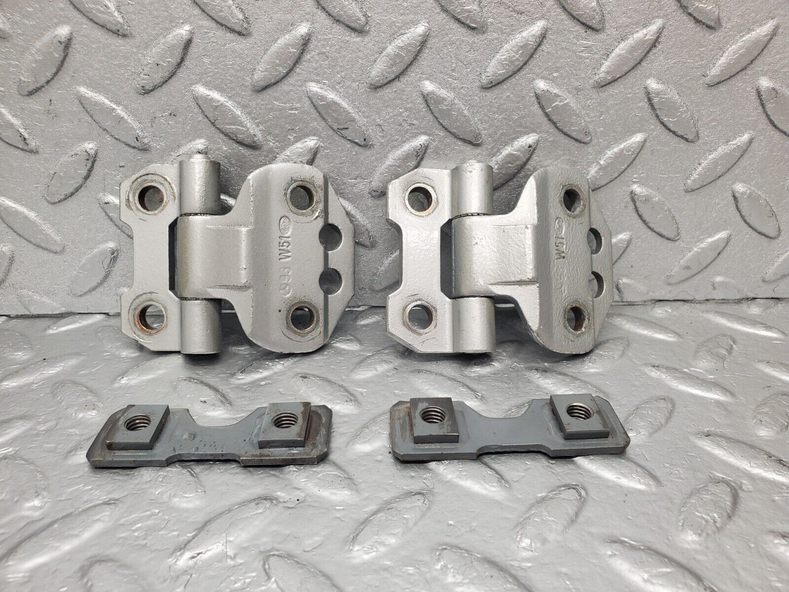 46143 Mercedes-Benz W124 Door Hinge Right Side