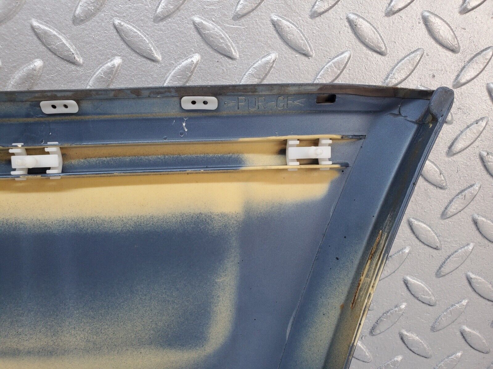 44646 Mercedes-Benz W124 220E Front Left Fender Wing Moulding Trim 1246901340