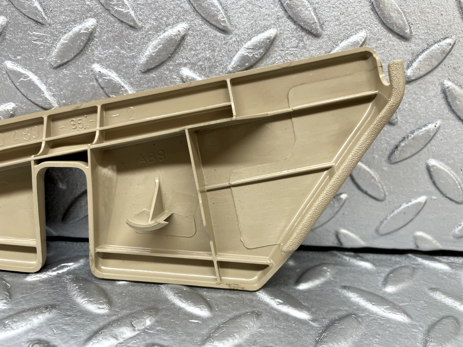 44247 Mercedes-Benz W124 Front Right Seat Cover Trim Champignon 1249190220