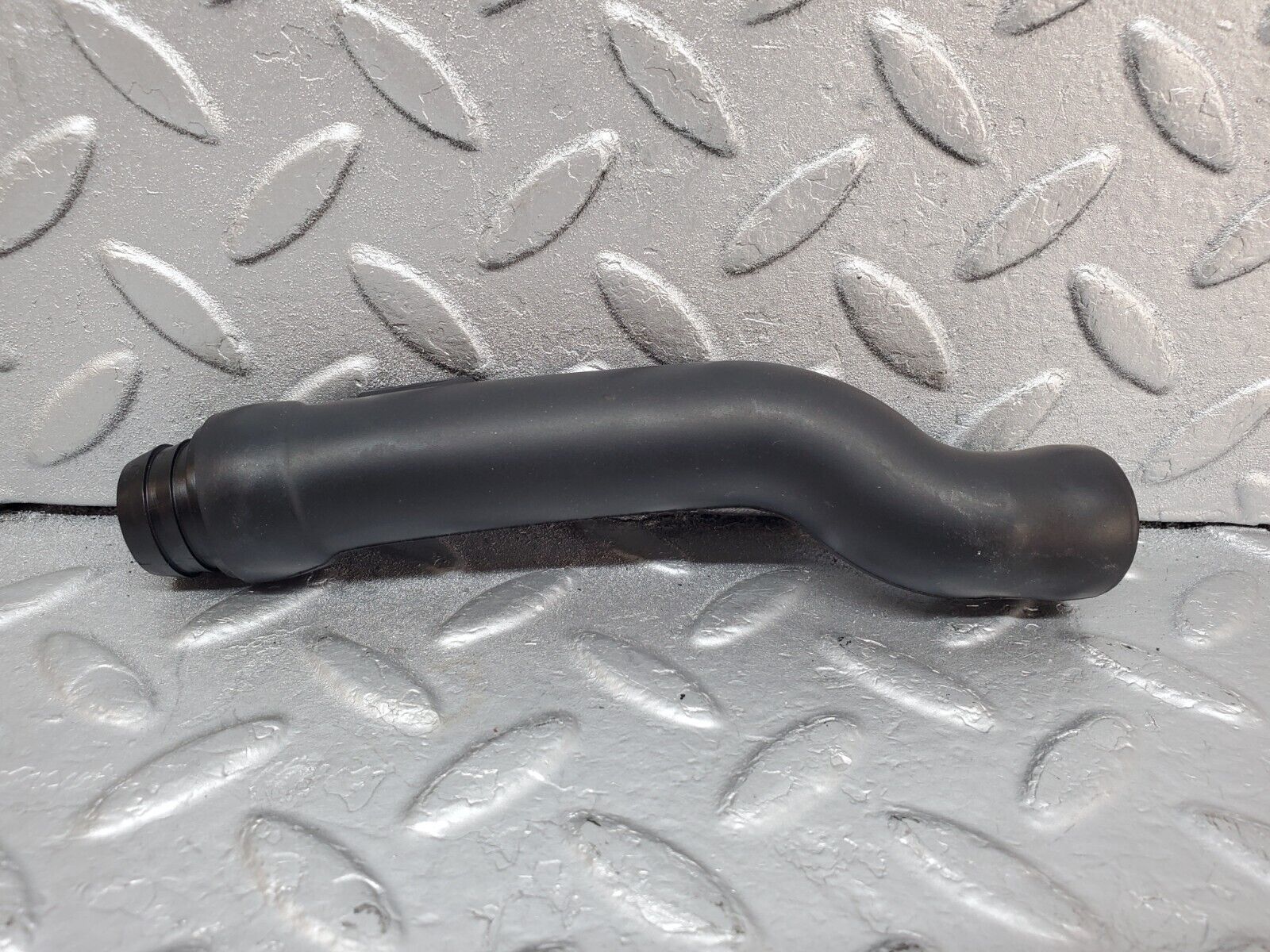 44745 Mercedes-Benz W124 220E Crank Case Breather Hose 1110180182