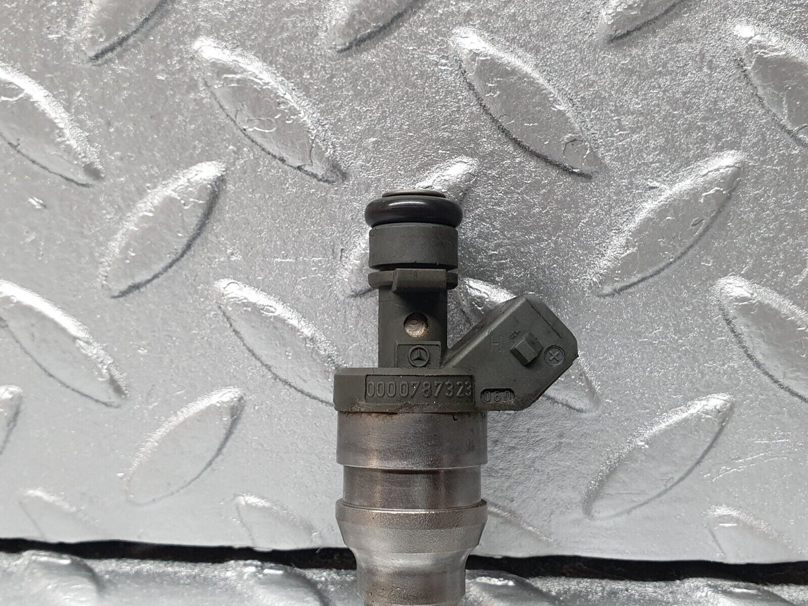 42370 Mercedes-Benz R129 320SL Coupe Fuel Injector Bosch 0000787323 0280155209