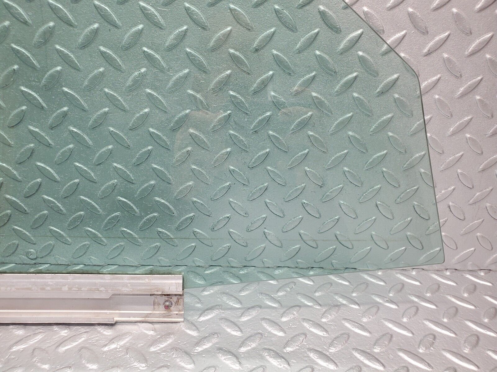 46247 Mercedes-Benz W124 280E Front Left Door Window Glass