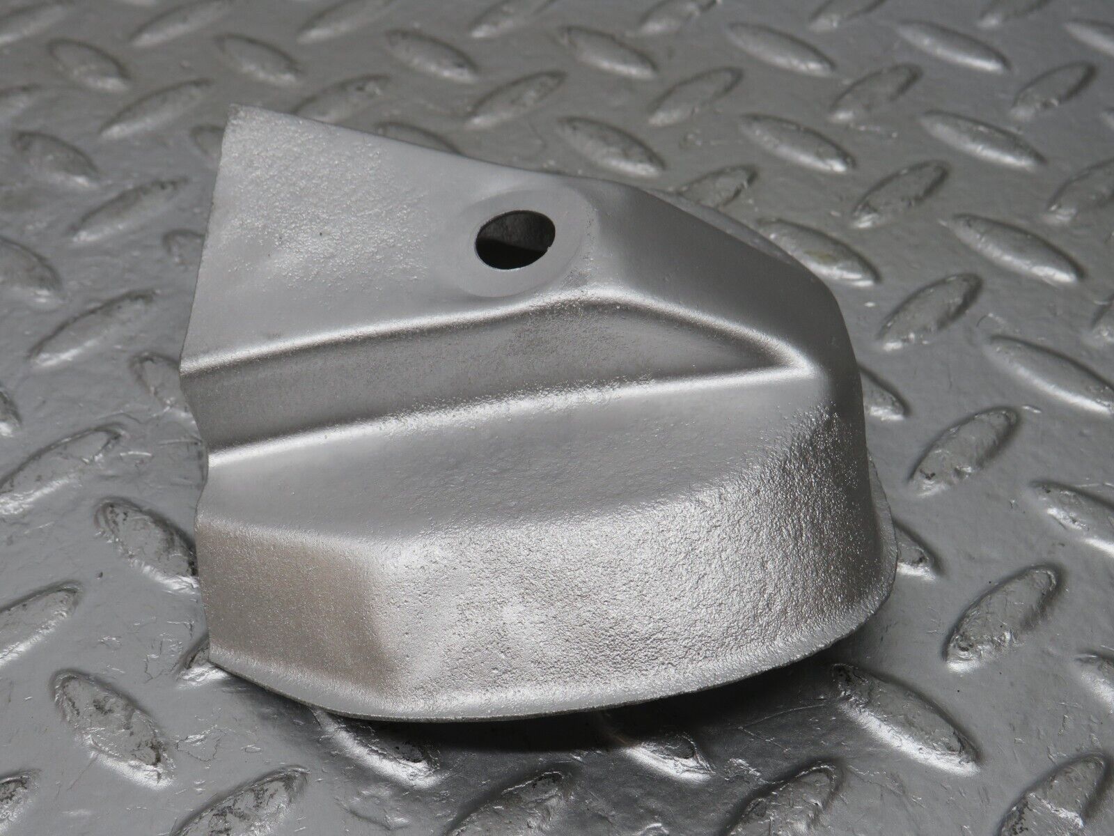 33034 Mercedes-Benz C107 R107 350 V8 Engine Mount Bracket