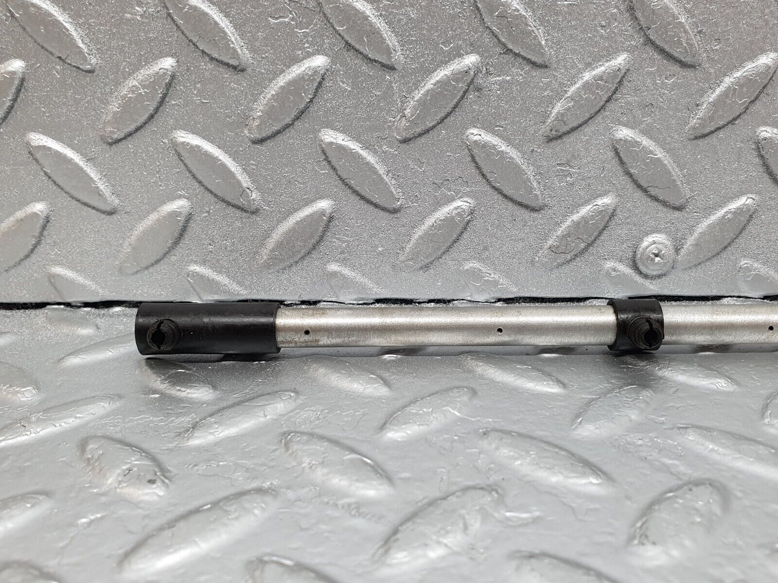 43703 Mercedes-Benz C126 380SEC Coupe Camshaft Oil Tube