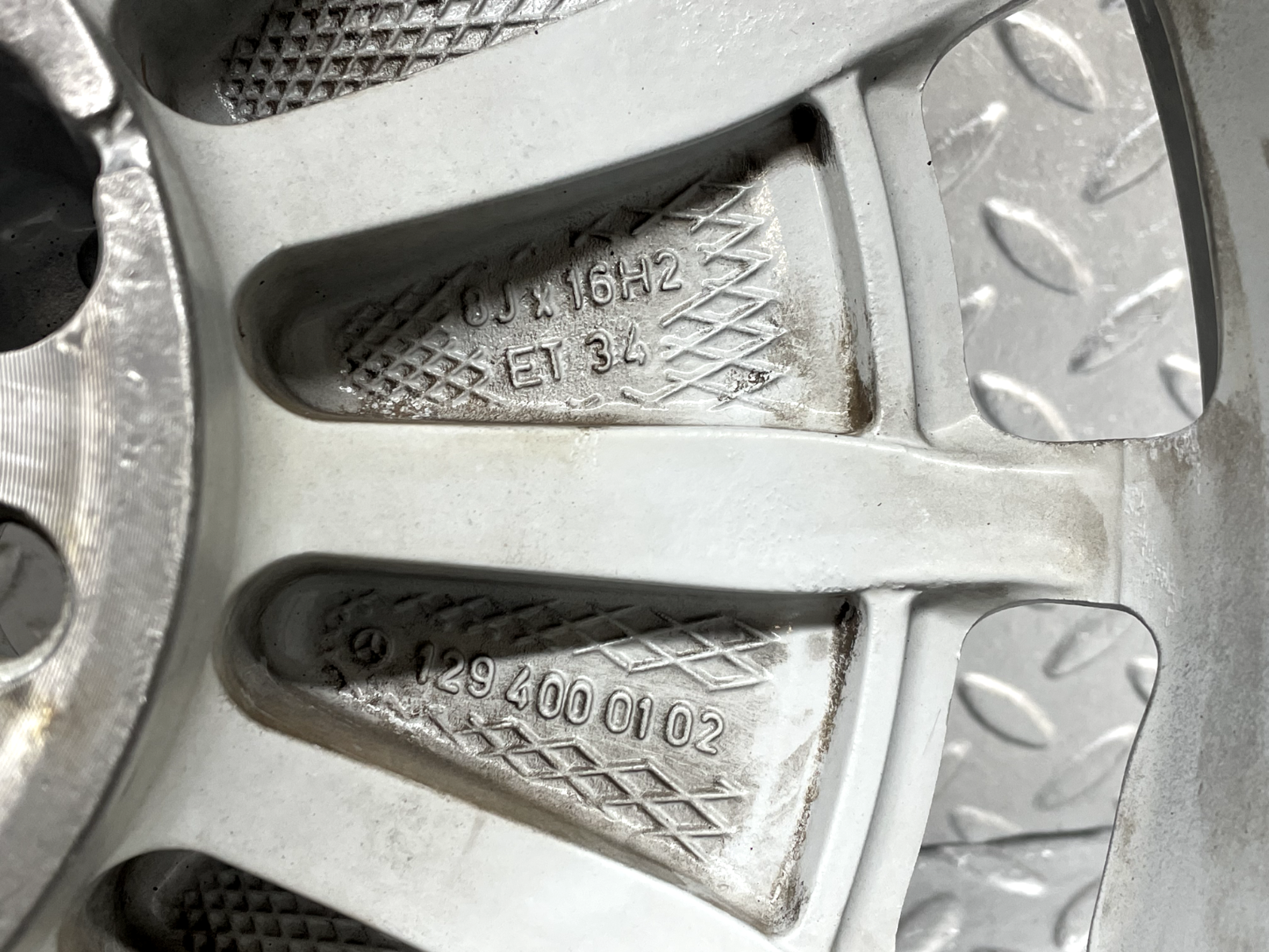 44245 Mercedes-Benz Alloy Wheel Set 8Jx16H2 ET34 1294000102