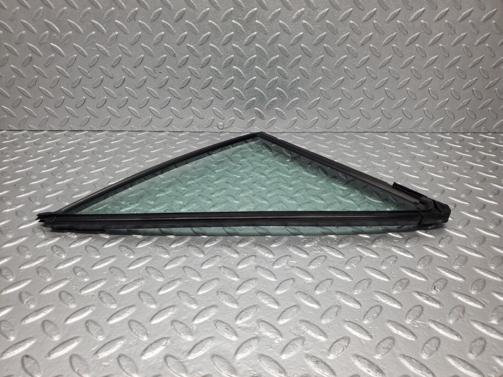 46249 Mercedes-Benz W124 280E Rear Right Quarter Window Glass 1247350624