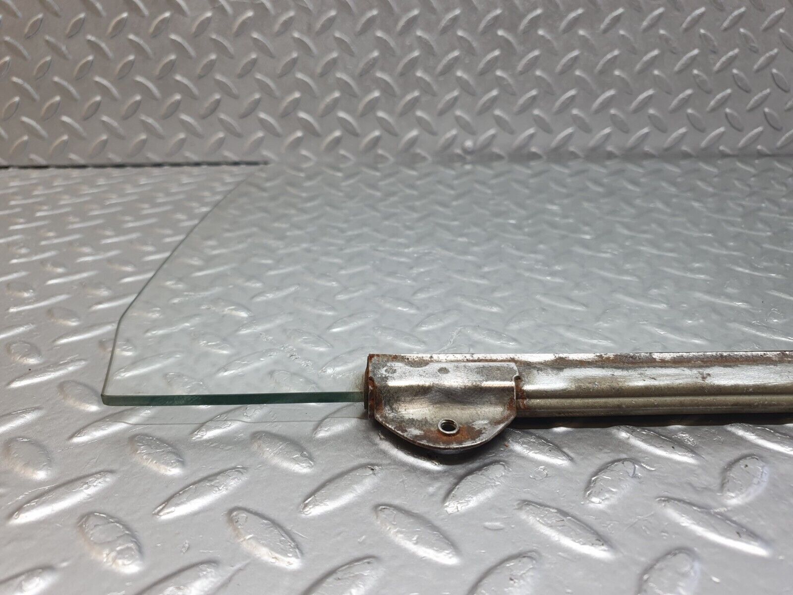 43221 Mercedes-Benz W108 280SE Rear Right Door Window Glass