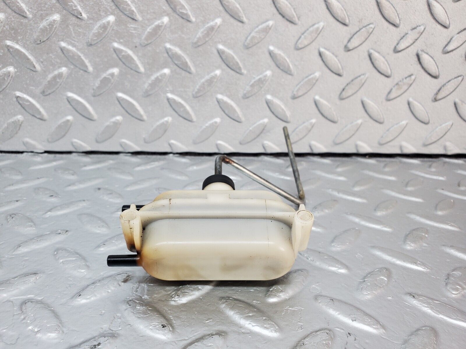 44434 Mercedes-Benz W123 280E Fuel Tank Flap Cap Vacuum Actuator