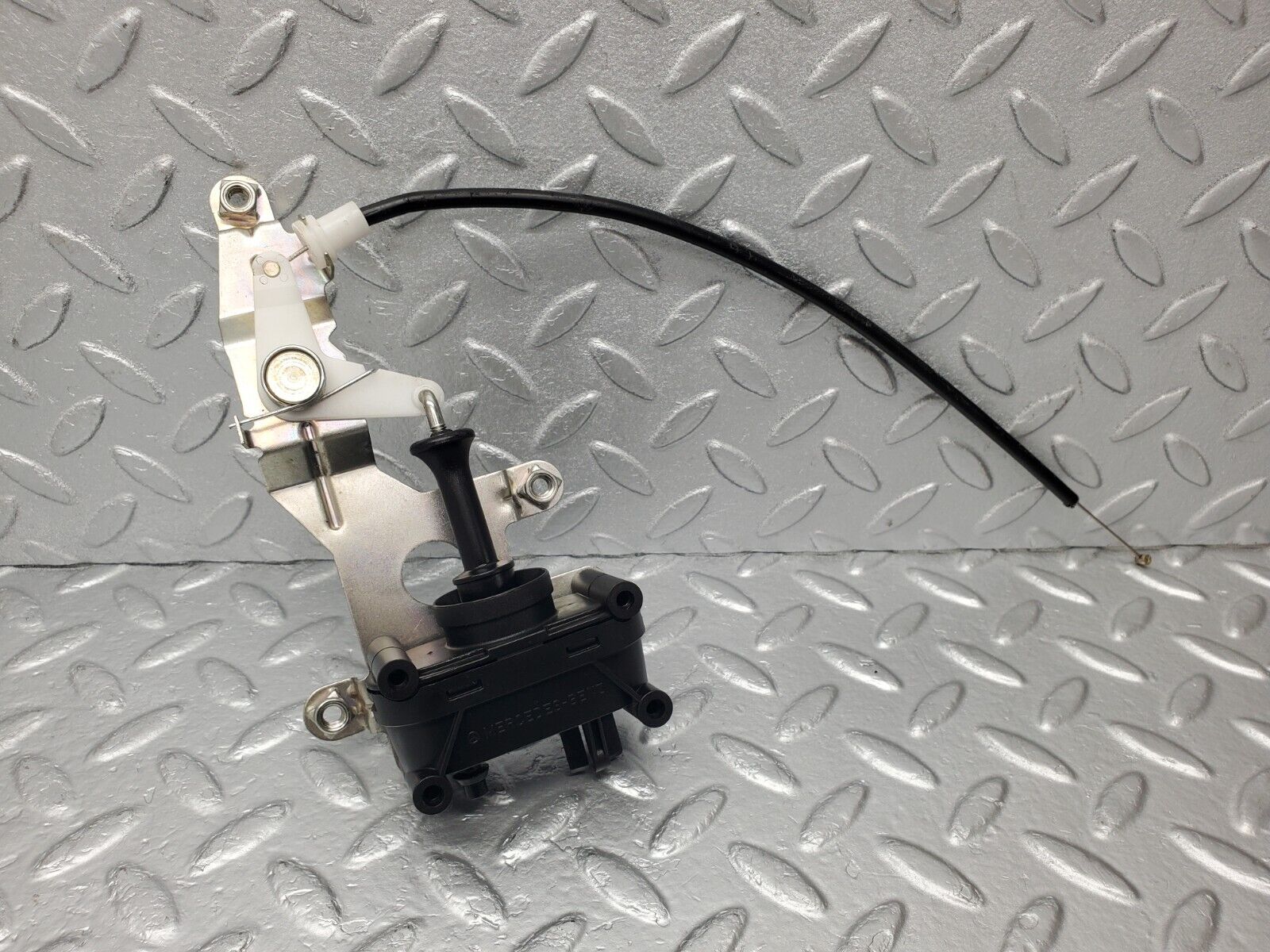 46949 Mercedes-Benz R129 320SL Coupe Trunk Lock Vacuum Actuator