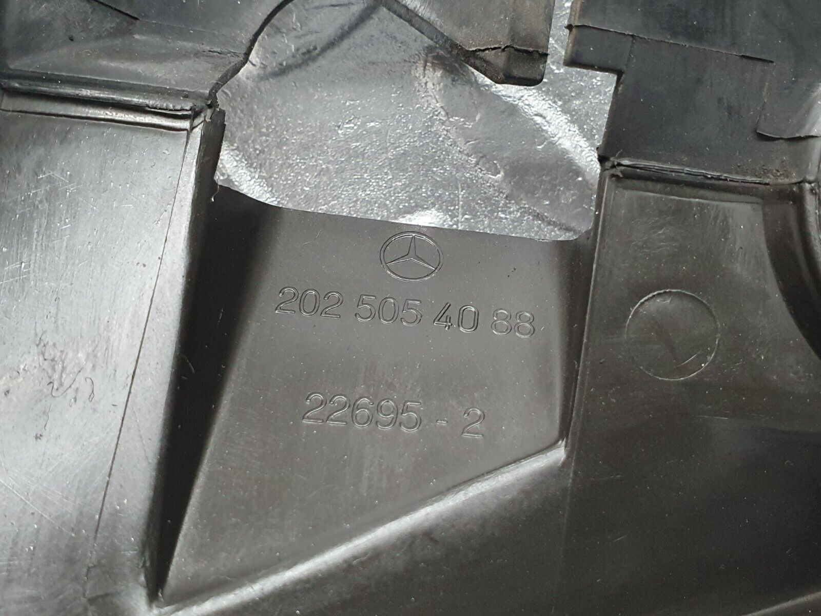 41956 Mercedes-Benz W202 C200 Radiator Support Baffle 2025054088